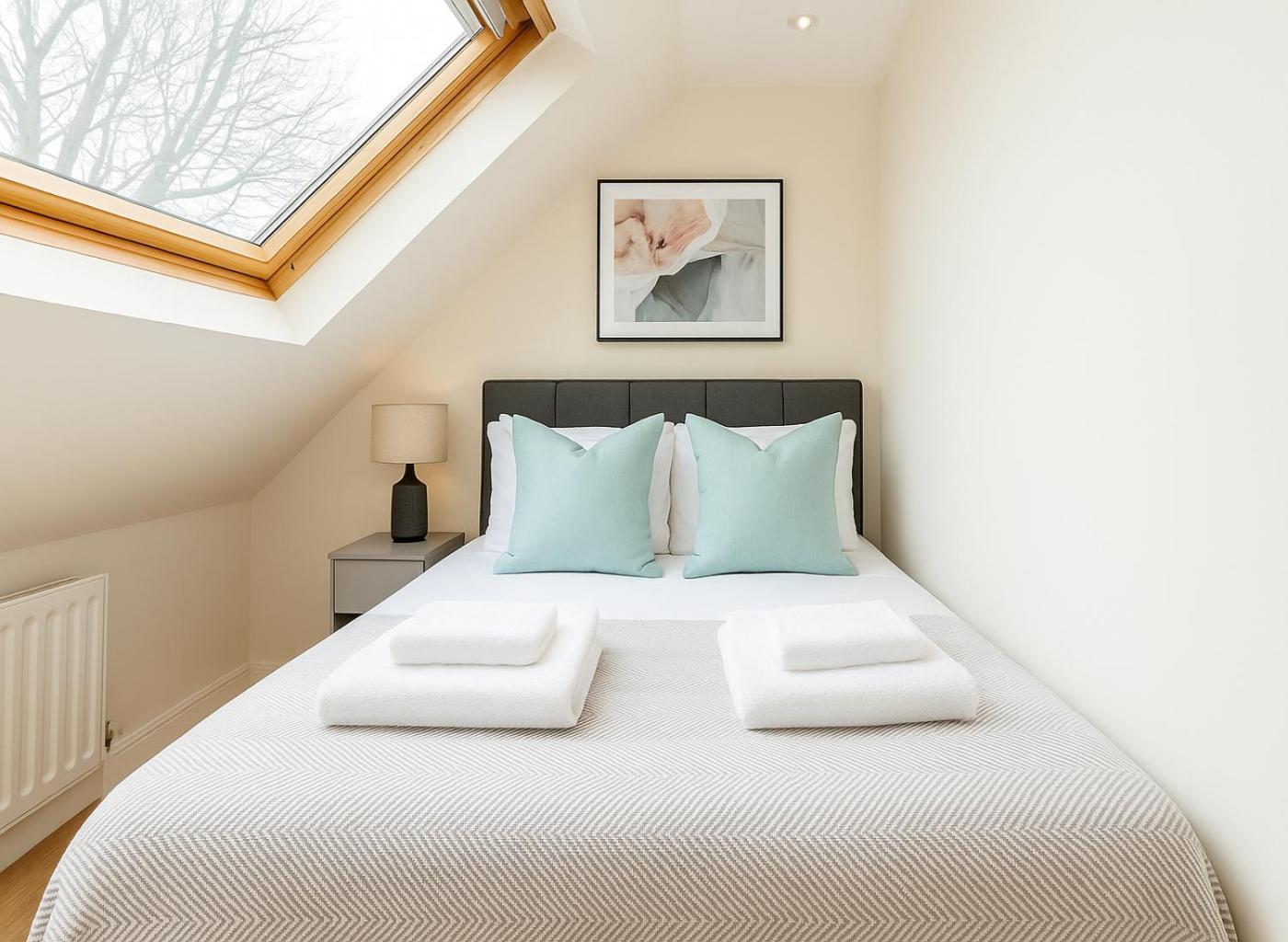 2 Bed Flat Near Acton Park * Londres